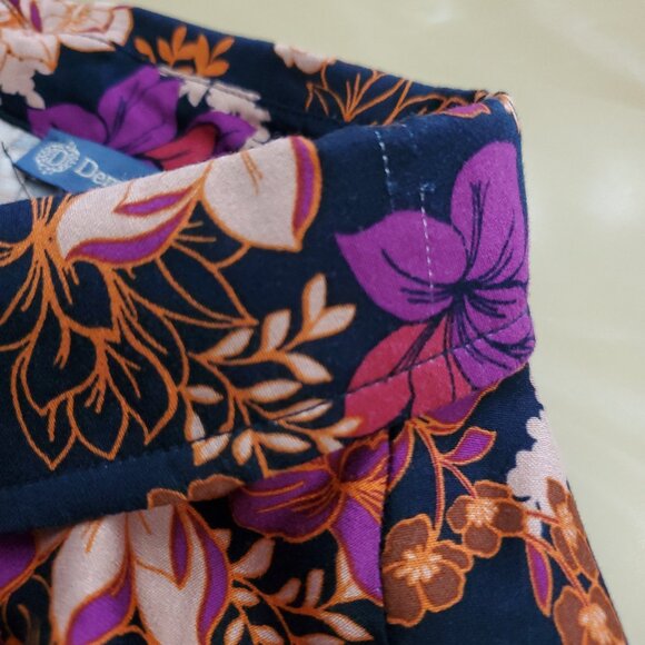 Democracy Dark Floral Print Classic Button Front Preppy Women's Top Size Large - Picture 15 of 16